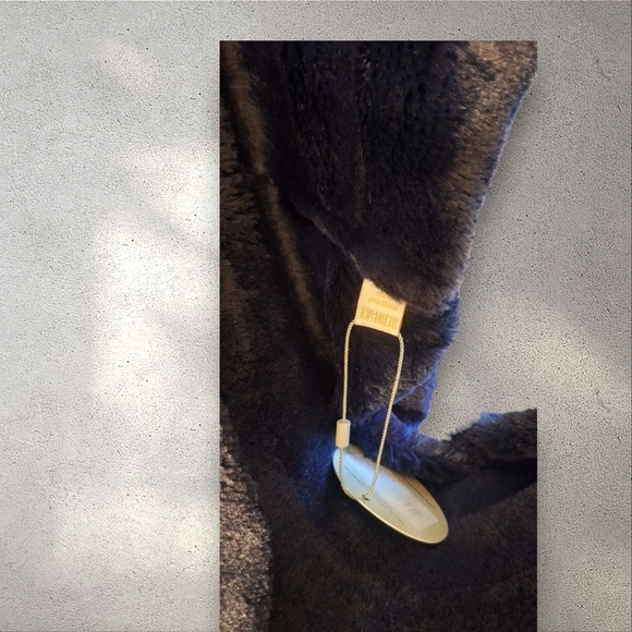 The Jet Set Diarys Luxurious Black Faux Fur Scarf - Picture 5 of 6